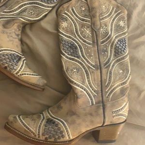 Corral ladies boots 6.5 cream with beading accents